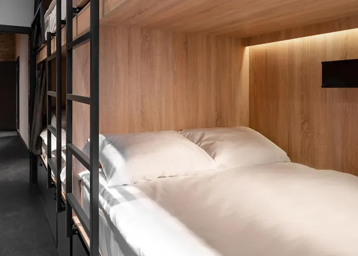 Globe Runner Hostel