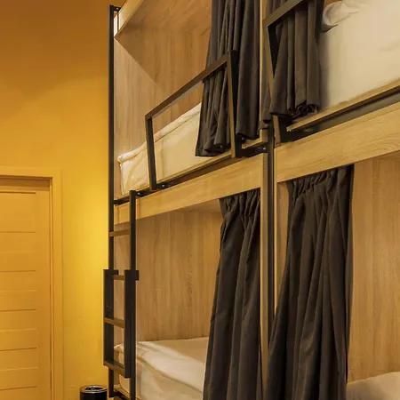 Globe Runner Hostel Kyiv Exterior photo