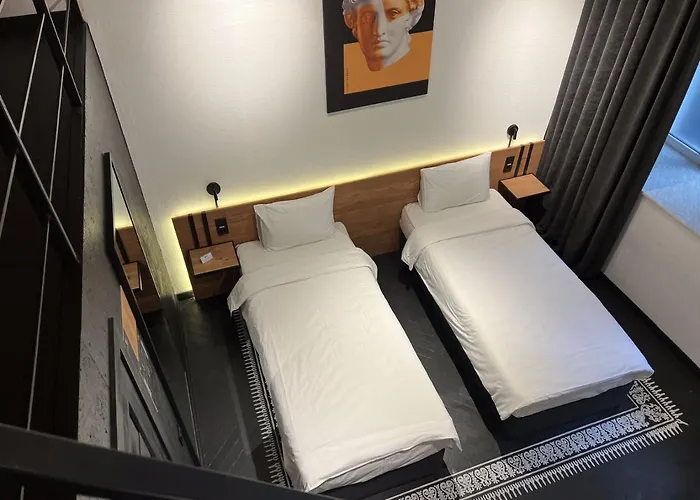 Globe Runner Hostel
